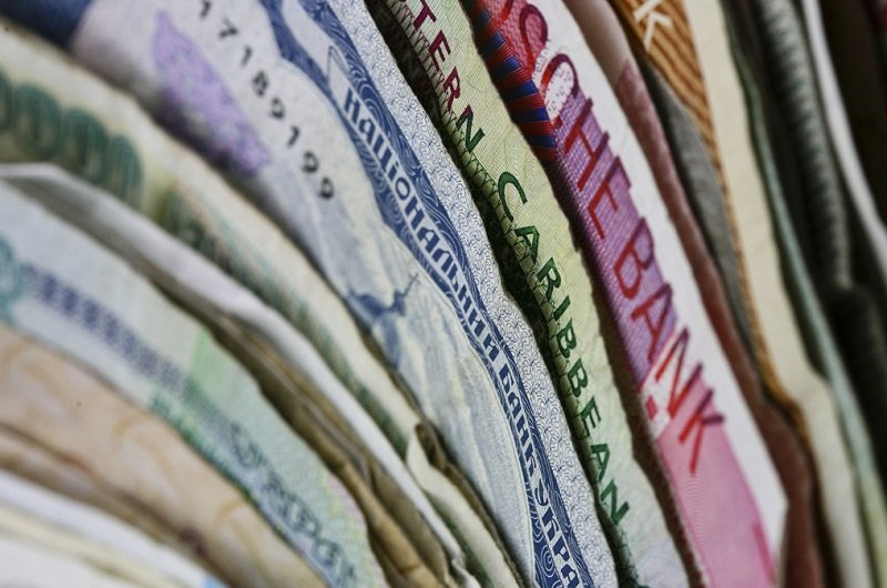 Сигналы по кросс-курсам: EUR/GBP остаётся под давлением
